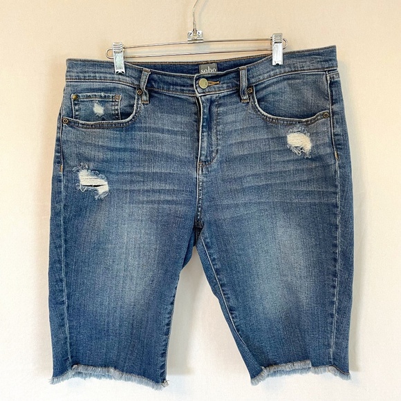Soho Bermuda 5 Pocket Jean Shorts Distressed Frayed Hem 12 inch Inseam Size 8 - Picture 1 of 5